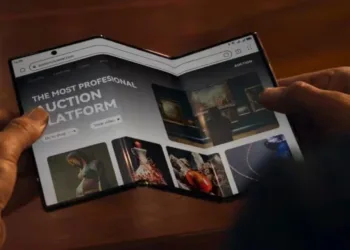 Samsung’un üçe katlanabilen akıllı telefonu ertelendi