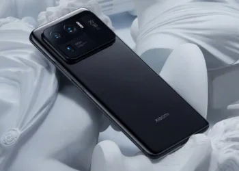 Çift ekranlı Xiaomi 16 Pro Max kanlı canlı görüntülendi