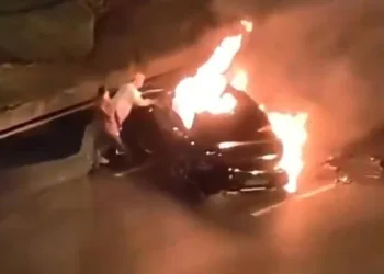 Sürücü kaza sonrası alev alan Xiaomi SU7’den çıkamadı! Şirket hisseleri çakıldı