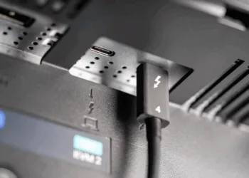 Monitör USB girişi ne işe yarar, nasıl verimli kullanılabilir?