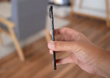 Apple o iPhone modelinin üretimini azaltıyor