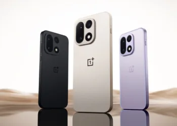 165 Hz ekran ve 7.300 mAh pil: OnePlus 15 tanıtıldı!