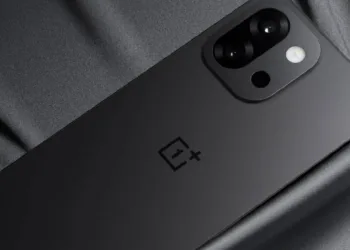 Amiral gemisi katili OnePlus 15’in tüm özellikleri sızdırıldı!