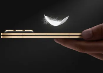 Samsung’un lüks katlanabilir telefonu W26 tanıtıldı!