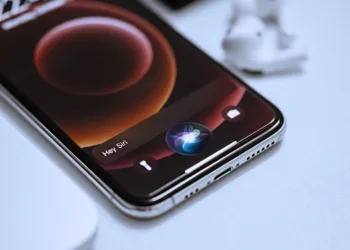 Apple’dan tarihi karar! Siri’ye Google beyni geliyor