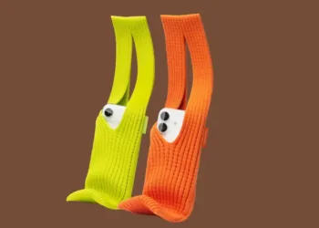 Ne yapsa yok satıyor! Apple’ın yeni babaanne örgü çantası tükendi