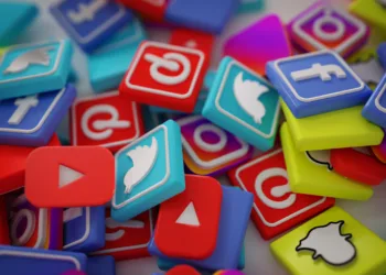 Bir ülke daha gençlere sosyal medya yasağı getirdi!