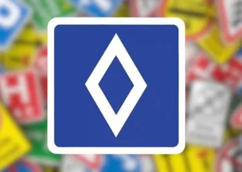 Trafikte bu levhayı görürseniz şaşırmayın! Baklava dilimli trafik levhası Avrupa’da yaygınlaşıyor