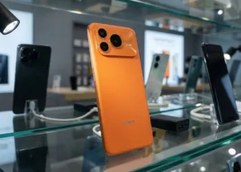 Bu bildiğin iPhone! 10.000 mAh bataryalı Honor Power 2 ortaya çıktı