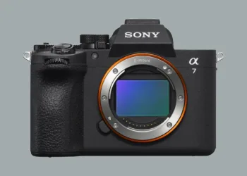Sony, tam kare aynasız yeni Alpha 7 V modelini tanıttı!