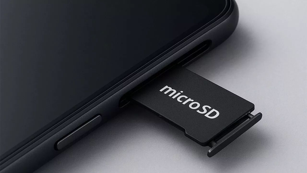 Bellek krizi bir işe yaradı! Telefonlarda microSD kart geri dönüyor