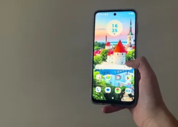 Korkutan olay: Akıllı telefon kullanıcının cebindeyken alev aldı!