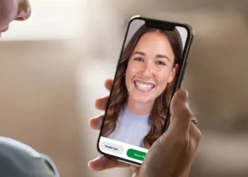 Parodontax Plak Check ile görünmeyen plak ortaya çıkıyor