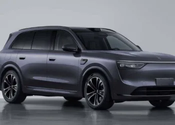 Huawei’nin yeni otomobili yola çıktı!