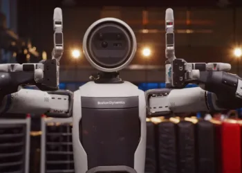 Boston Dynamics’in yeni robotu Atlas şov yaptı!