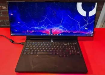 Lenovo’dan bilim kurgu filmlerini aratmayan ekranı uzayan dizüstü bilgisayar!