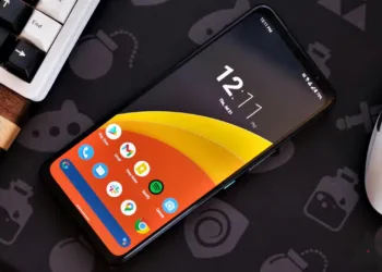 Nova Launcher geri döndü! Ama reklamlı…