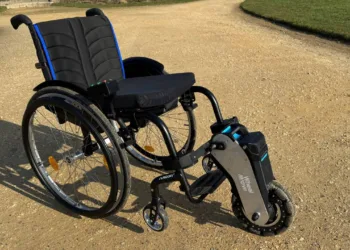 Tekerlekli sandalyeyi 25 km menzilli elektrikli araca çeviren WheelMove tanıtıldı!
