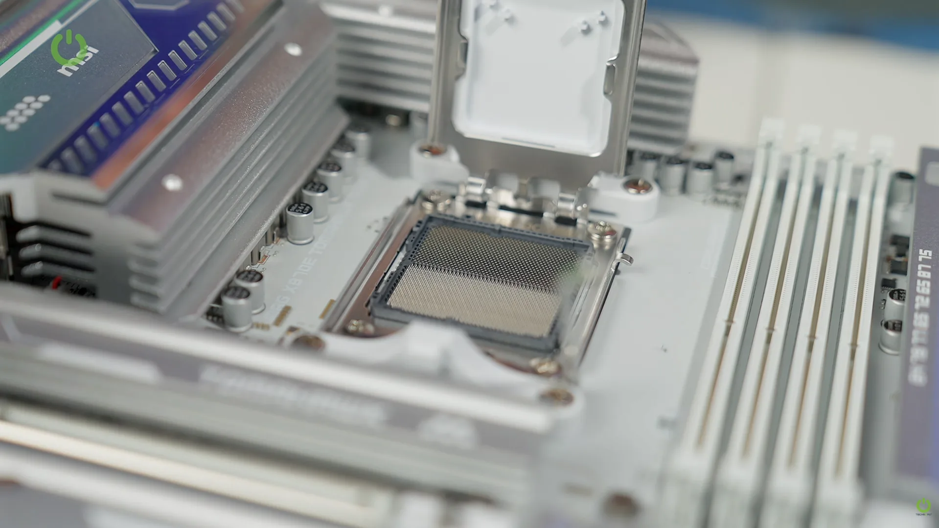 Anakart İşlemci yuvası