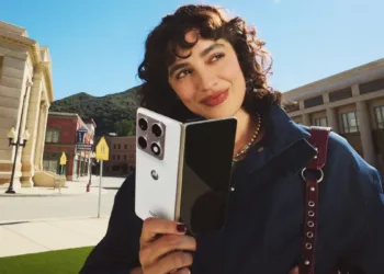 Galaxy Z Fold 7 rakibi Motorola Razr Fold tanıtıldı!