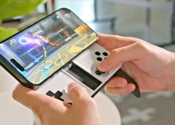 Telefonu el konsoluna dönüştüren kontrolcü – CES 2026 #38