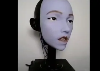 İnsansı robot YouTube izleyerek insanları taklit etmeye başladı