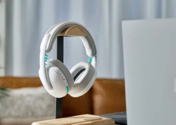 Oyuncular için hafif, kablosuz ve net kulaklık alternatifi