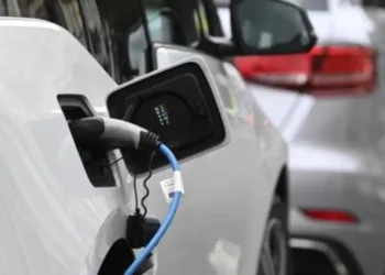 Elektrikli araç şarj istasyonlarına sabit fiyat ve kredi kartı zorunluluğu geliyor