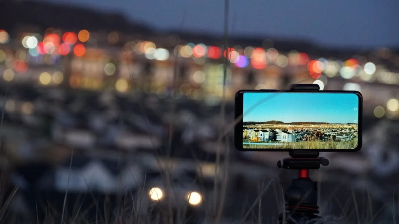 Telefon kameraları neden karanlıkta gerçekte görmediğiniz görüntüler üretir?
