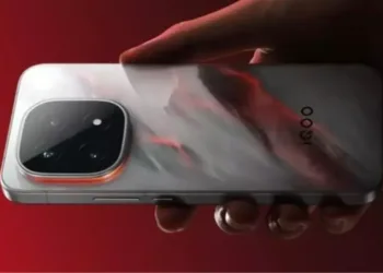 144 Hz ekran ve Snapdragon 8 Elite Gen 5 işlemci: iQOO 15R tanıtıldı!