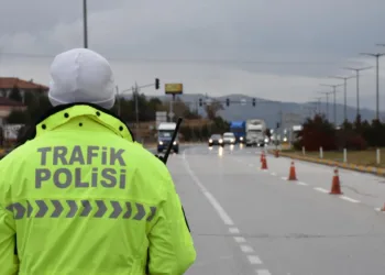 Polisten kaçan motorcular yandı! Yeni trafik cezaları yasalaştı, cezalar ve yaptırımlar sertleşti