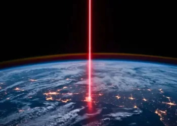 Evrenin bir ucundan gelen dev kozmik mega-lazer sinyali tespit edildi!