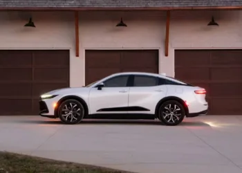 Mercedes konforu, Toyota fiyatı: İşte yeni Crown!