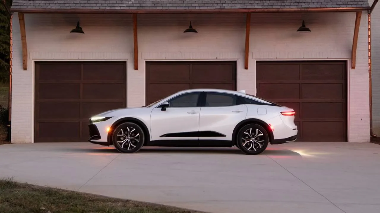 Mercedes konforu, Toyota fiyatı: İşte yeni Crown!