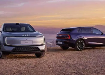 İki AUDI E7X yan yana