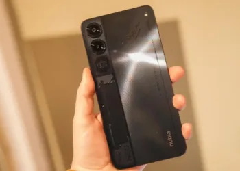 ZTE, oyunculara yönelik tetik tuşlu Nubia Neo 5 serisini tanıttı