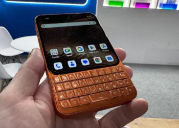 Fiziksel klavyeli küçük Android telefon sahnede: Unihertz Titan 2 Elite tanıtıldı